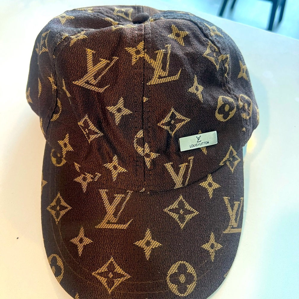 Louis Vuitton, baseball cap in great condition